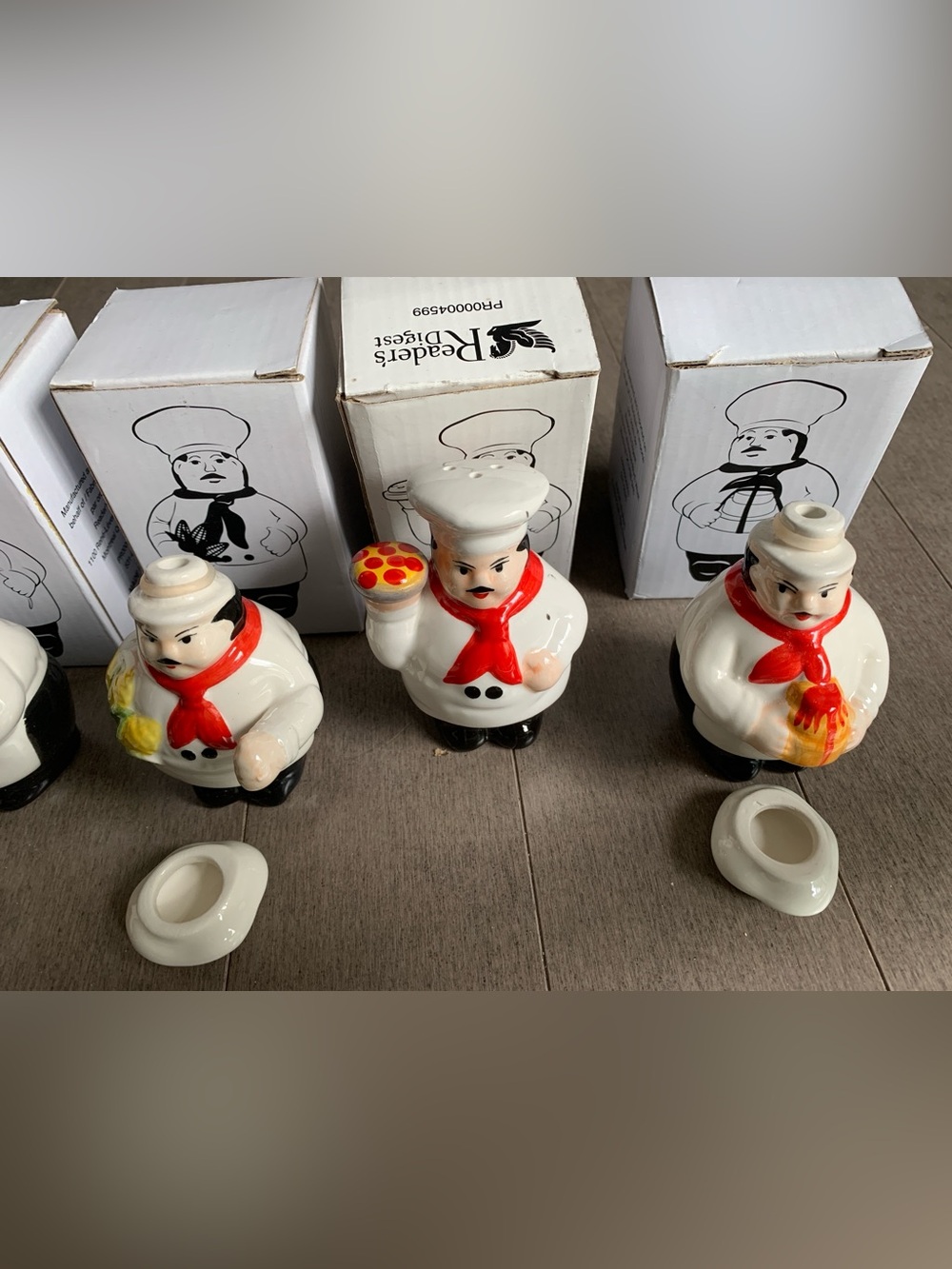 Vintage Reader’s Digest Ceramic Chef Spice Rack Set 6 Shakers Wall Rack - Picture 9 of 16